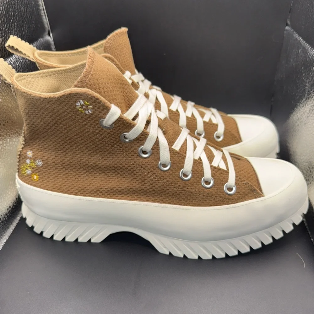 Size 8.5 - Converse Chuck Taylor All Star Lugged Platform 2.0 High Autumn, 9/10